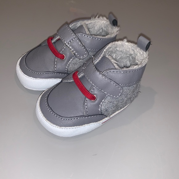 Infant booties, gray & red with faux fur interior, size 0-3 months - Picture 1 of 4
